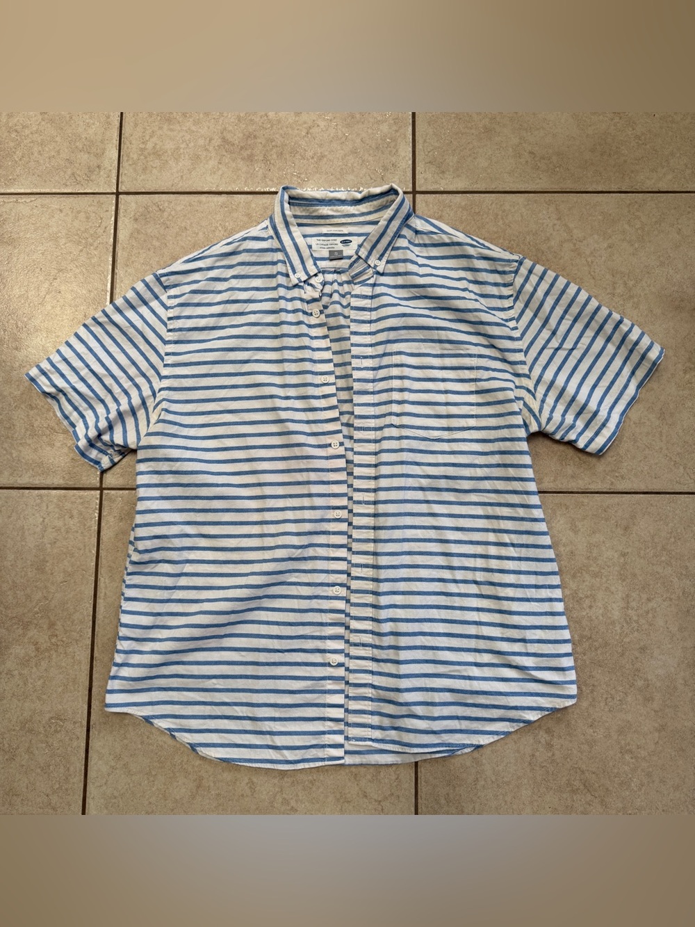 light blue and white horizontally striped short-sleeve button-down shirt,size XL